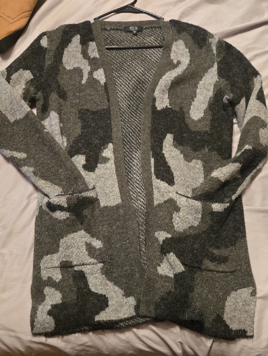 Modern Canvas Sweaters - Open-Front Camouflage Knit Cardigan - Olive/Gray